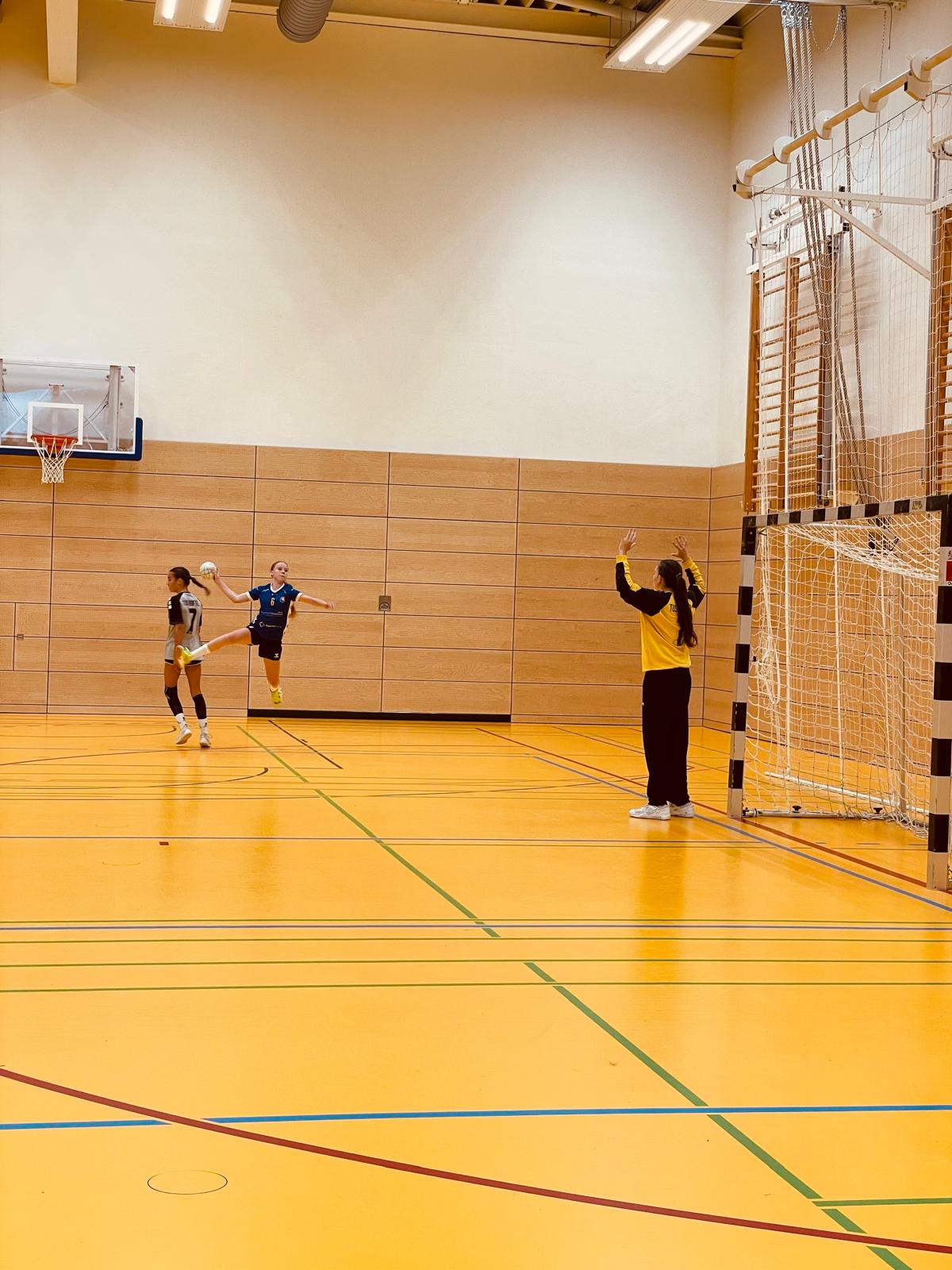 Du betrachtest gerade Weibliche Jugend mit Licht und Schatten