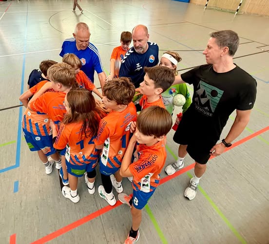 Du betrachtest gerade 🧡💙🤾🏽‍♂️ Männliche D-Jugend erkämpft sich zweiten Platz!