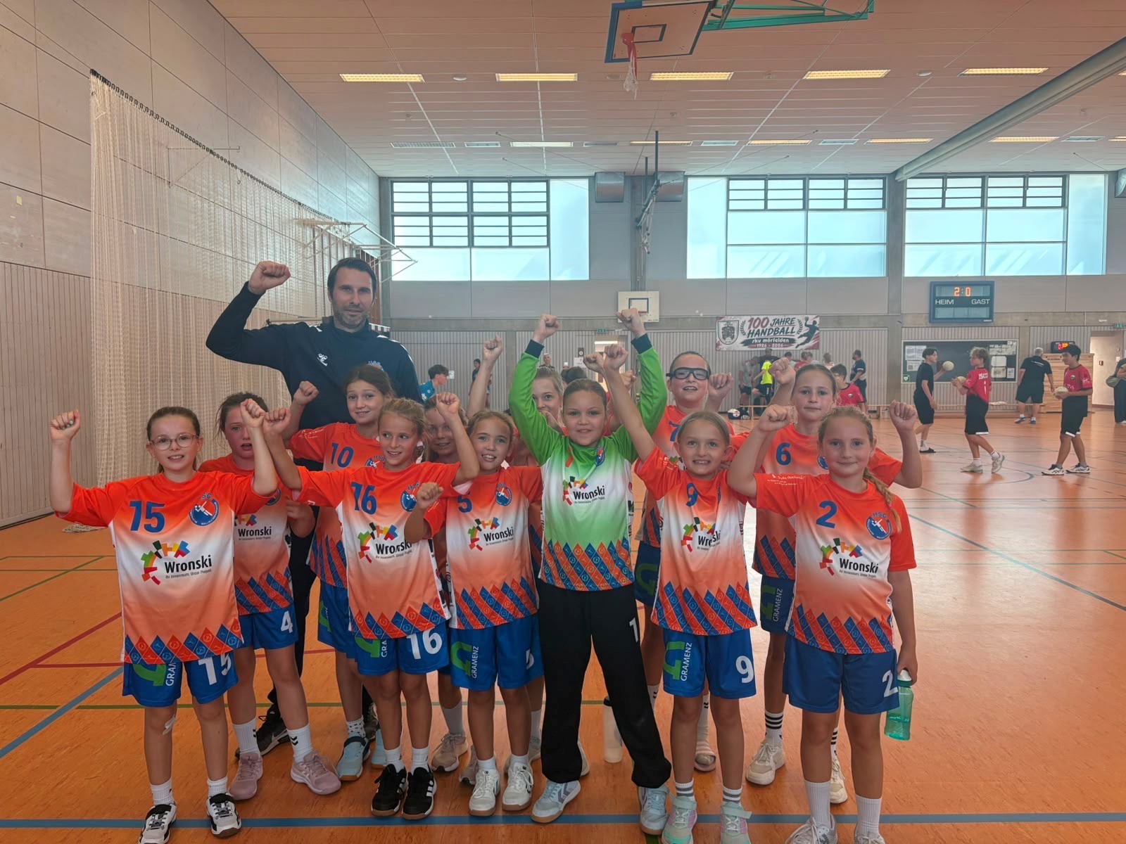 Du betrachtest gerade 🧡💙🤾🏽‍♂️ Turniersieg in Mörfelden-Walldorf!